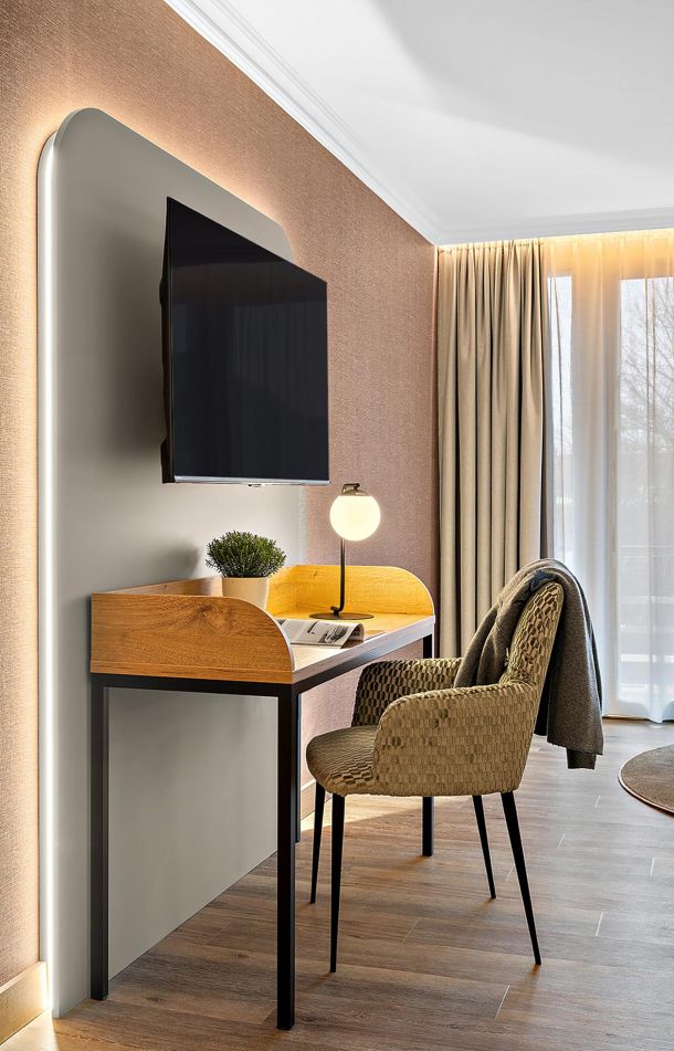 Schreibtisch im Doppelzimmer Komtess des Hotel Churfürstenhof Bad Birnbach