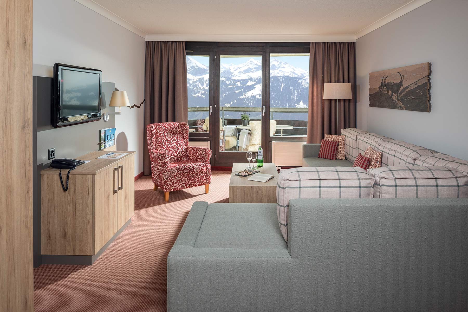 Hotelzimmer in alpinem Einrichtungsstil