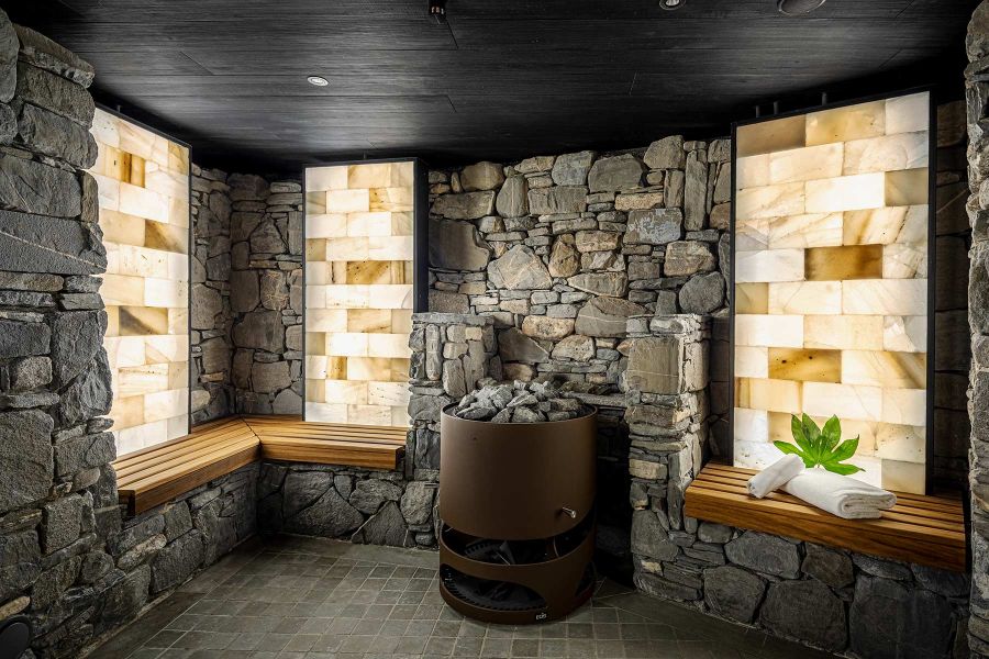 Steinwand in der Sauna