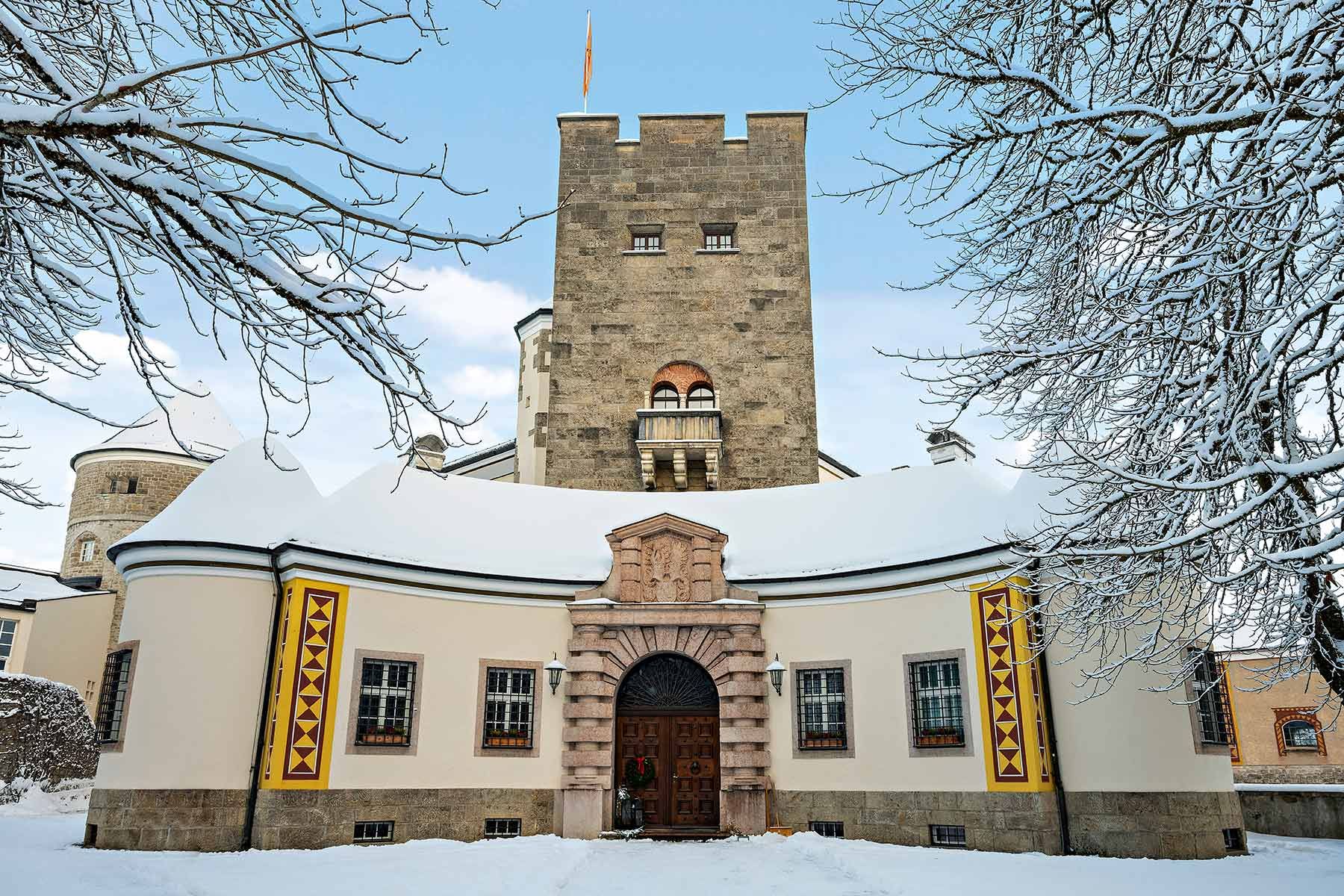 Außenansicht des historisches Gebäude der Tagungsstätte Schloss Ringberg