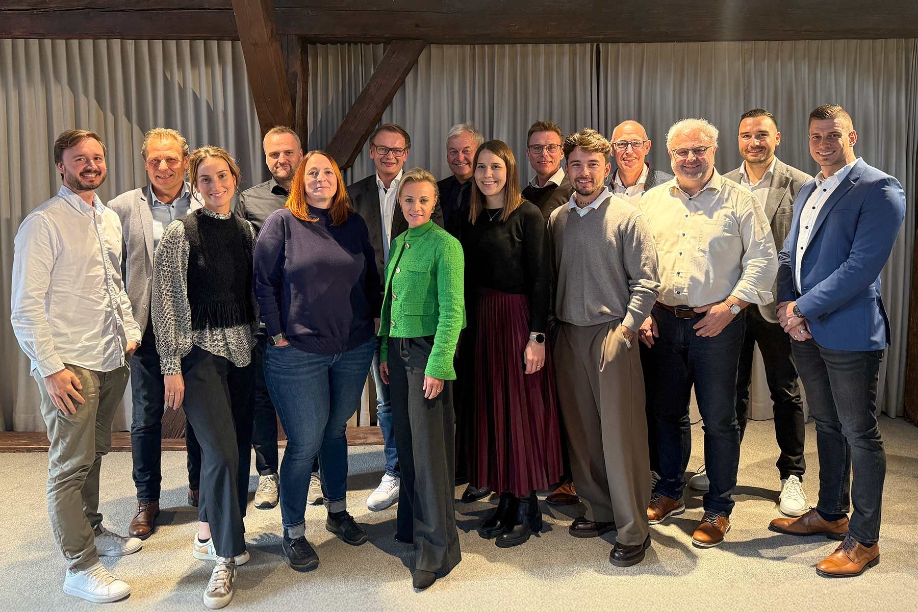 Gruppenfoto vom Appia-Team bei der Vertriebstagung 2025 im Braugasthof Schattenhofer Beilngries