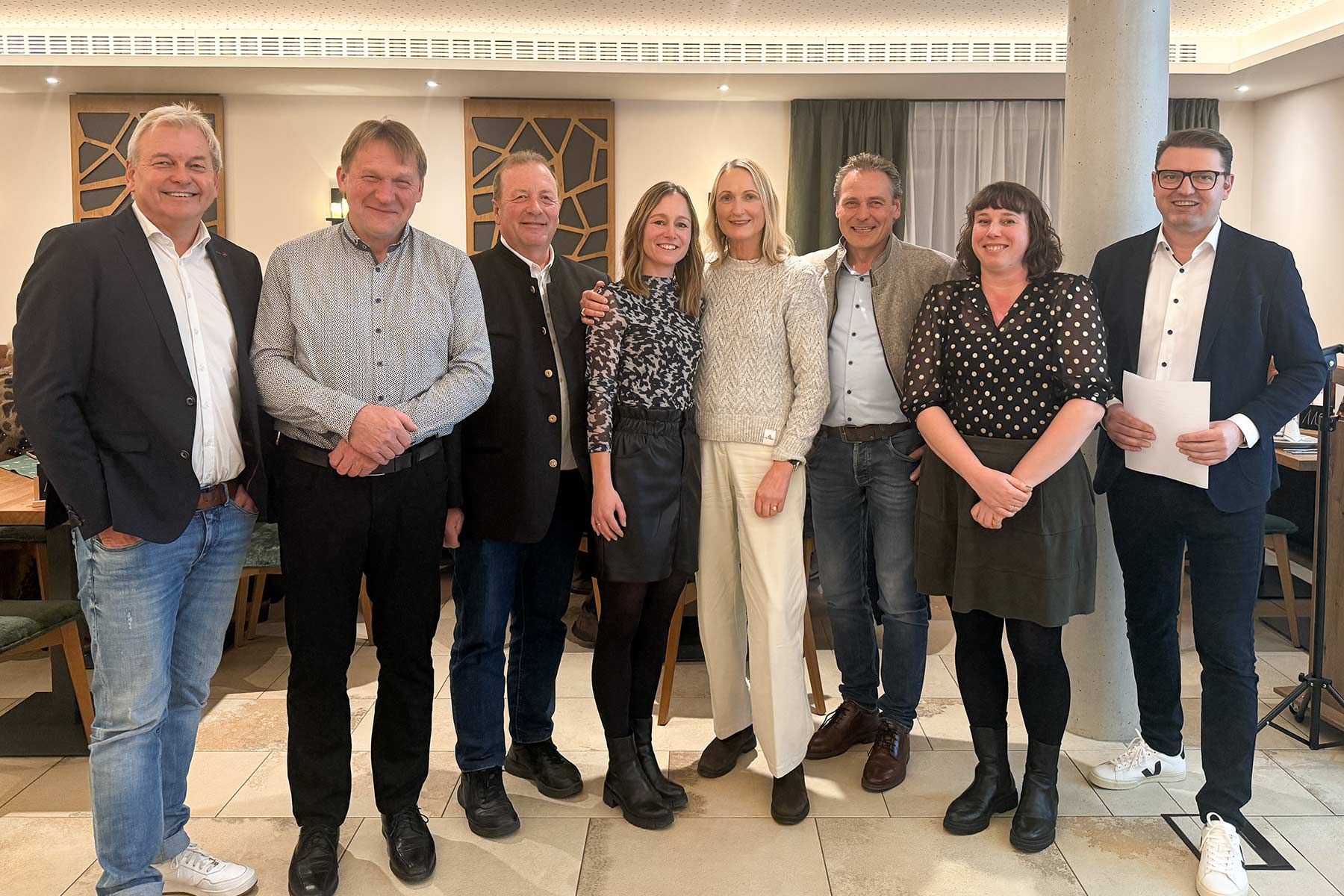 Ehrungen langjähriger Mitarbeiterinnen und Mitarbeiter auf der Weihnachtsfeier