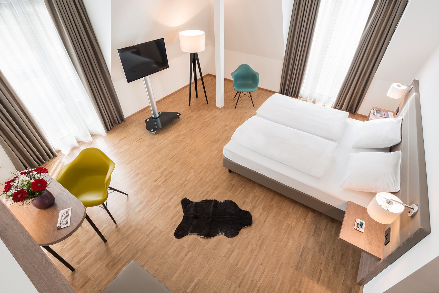 Helles und modernes Hotelzimmer im Hotel Trezor in Singen am Hohentwiel - Generalsanierung durch APPIA Contract GmbH