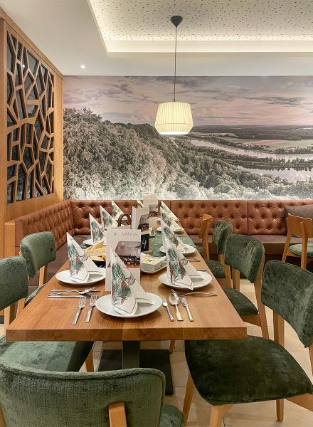 Weihnachtlich dekorierte Tischgedecke zur Weihnachtsfeier von Appia