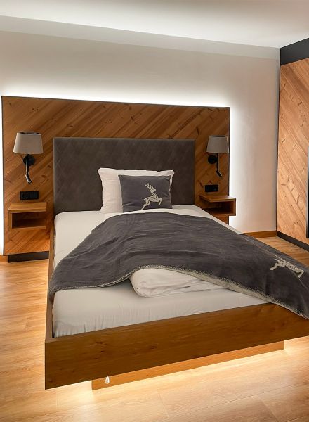 Gemütliches Einzelzimmer im rustikalen Stil mit Holz von Appia