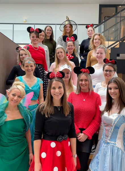 Gruppenfoto der nach dem Motto APPIA meets Disney verkleideten Mädls