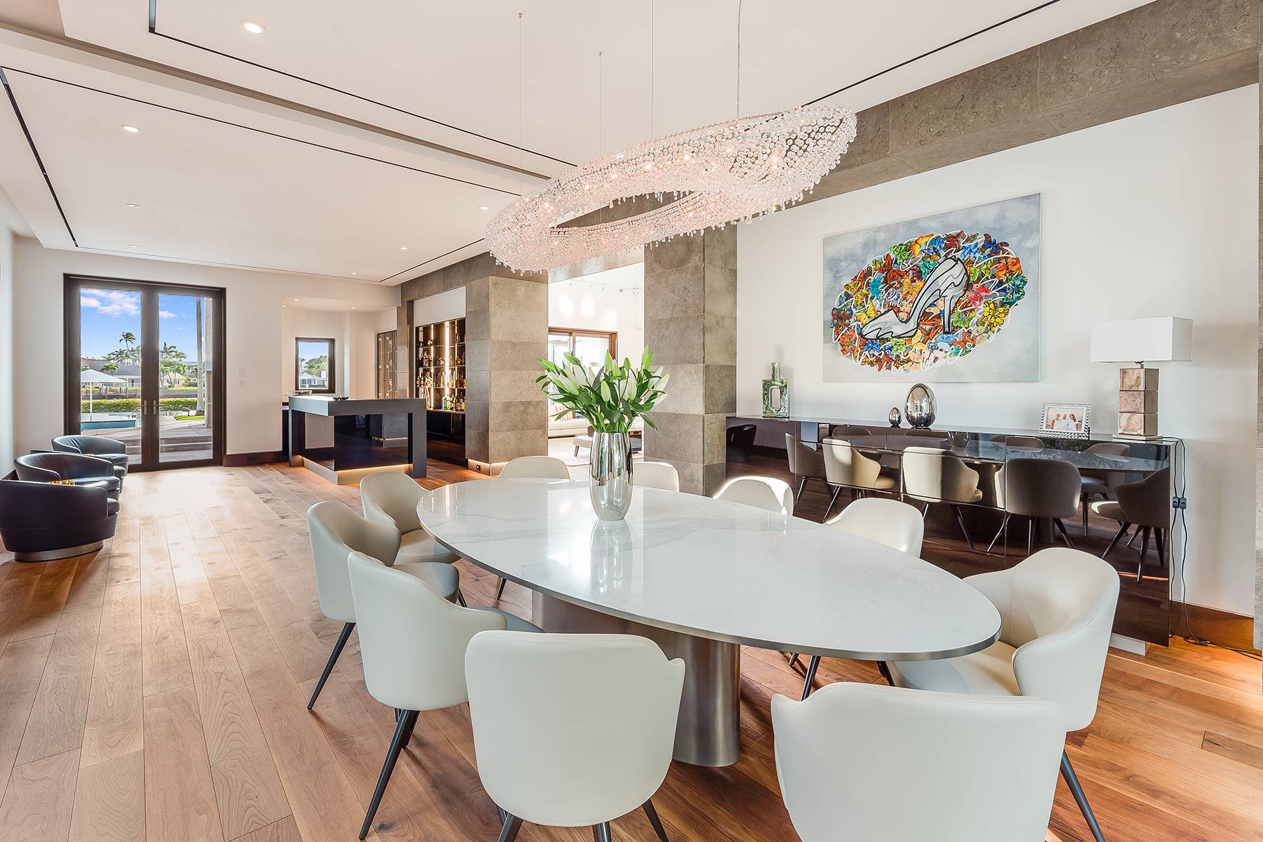 Essbereich der Ditsch Villa in Florida mit gro&szlig;em Tisch und diversen Sitzm&ouml;glichkeiten 