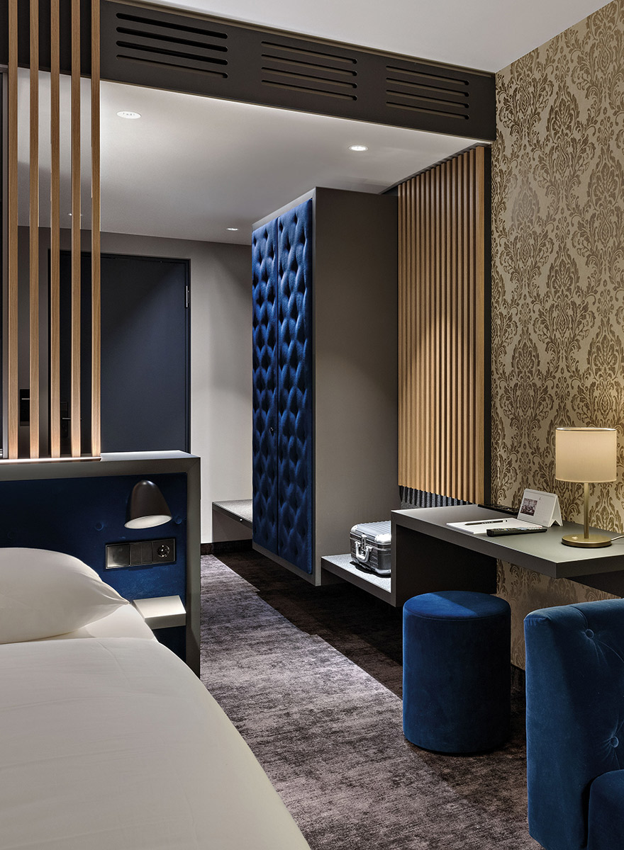 Luxuri&ouml;s ausgestattete Zimmer in edlen Materialien - Innenausbau und Ausstattung durch APPIA Contract GmbH