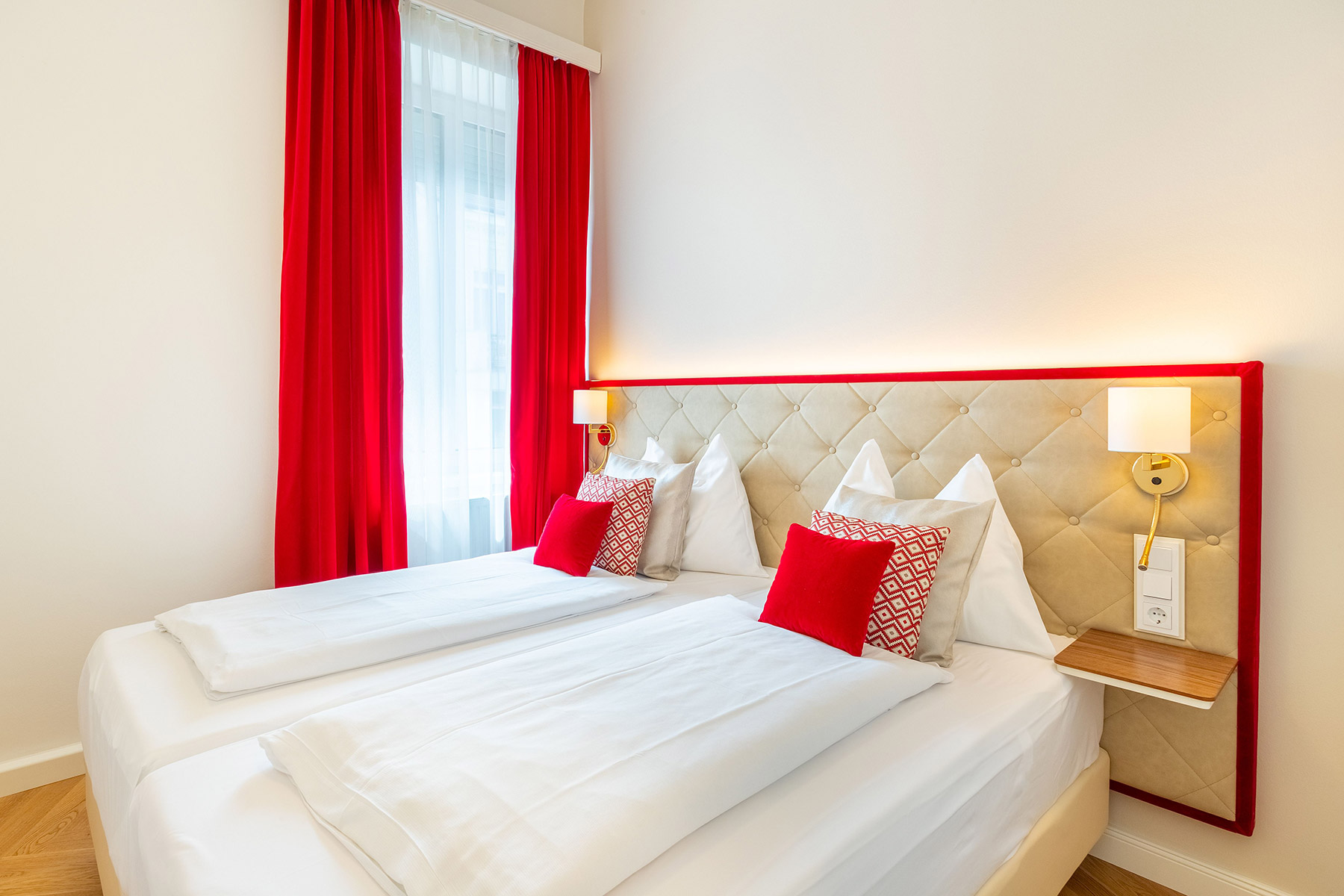 Doppelbett in edler Optik im Theaterhotel in Wien 