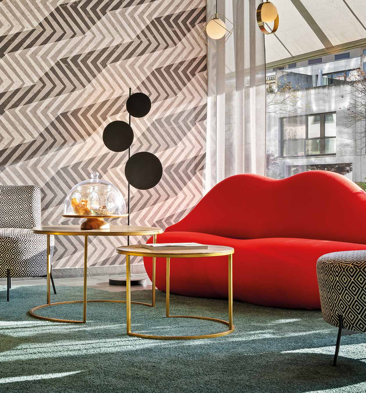 Lounge mit Kussmund-Sitzm&ouml;bel Essential by Dorint in Basel