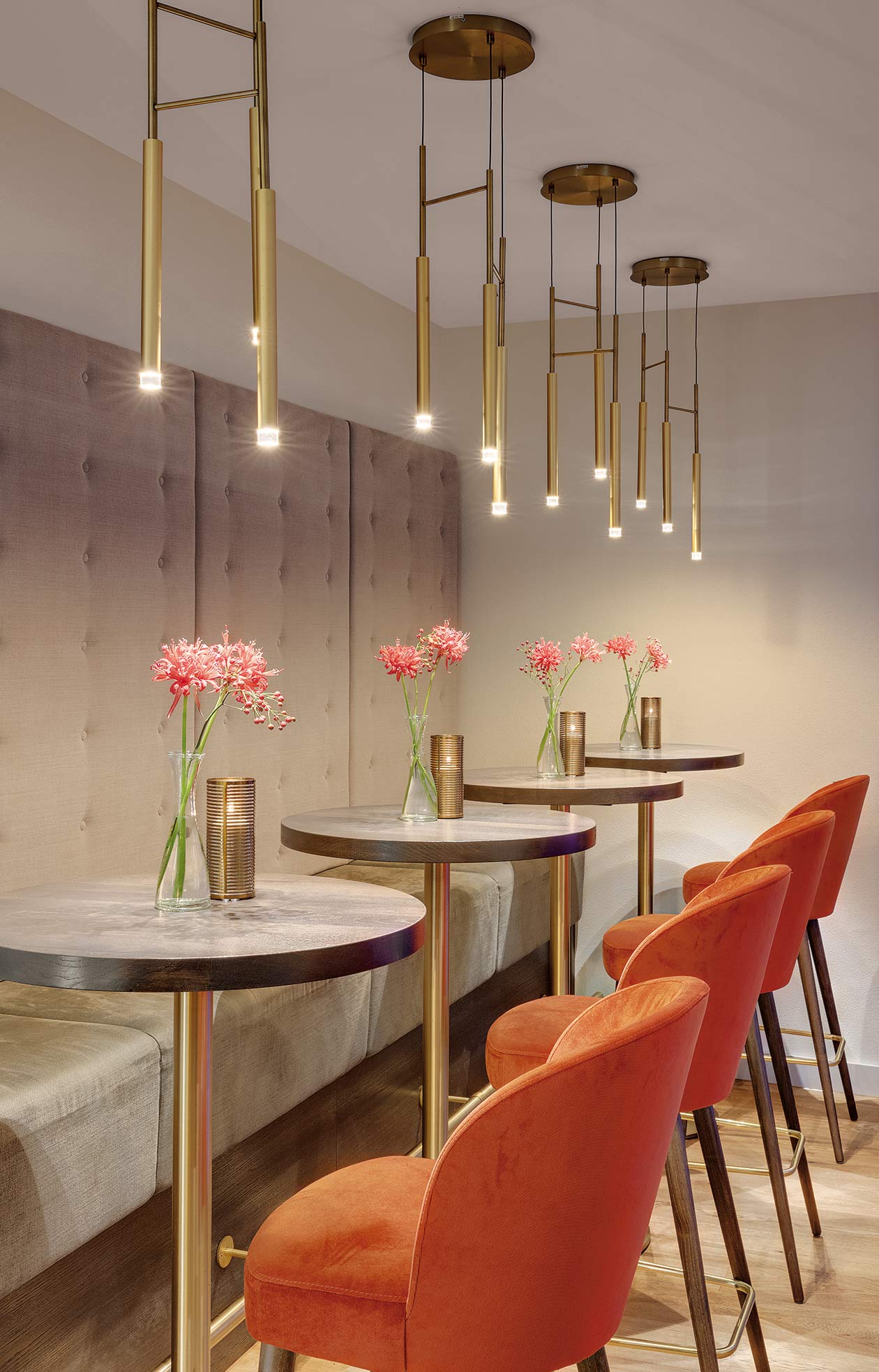 Pendelleuchten im Restaurantbereich des Emichs Hotel Amorbach 