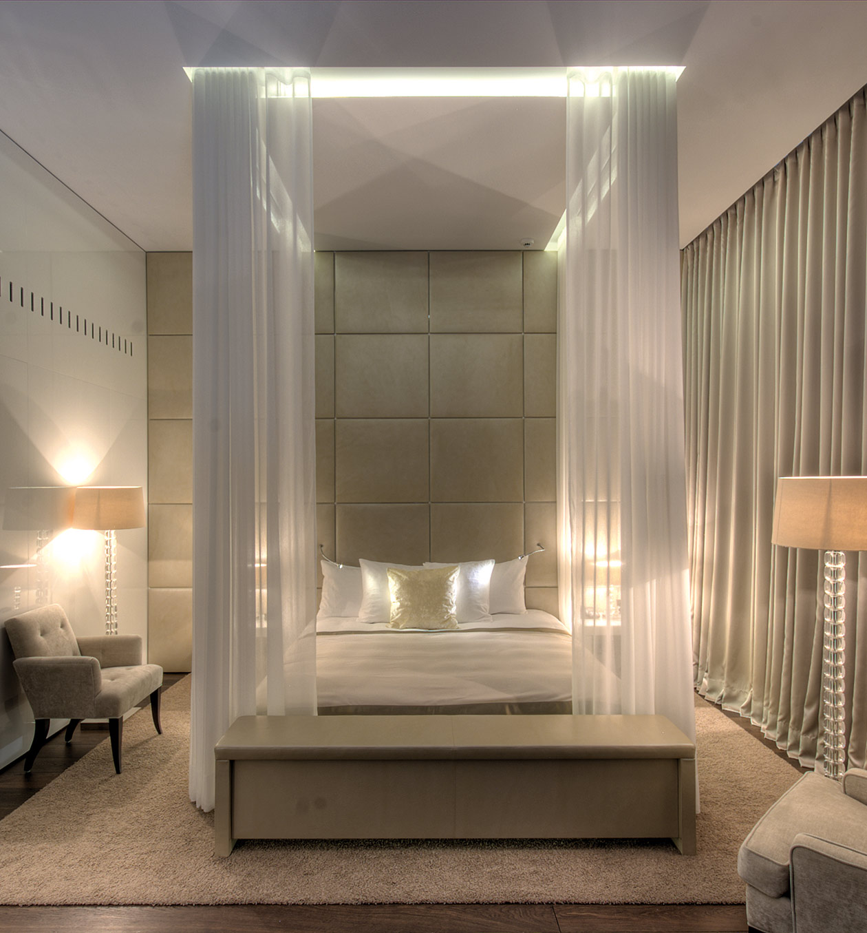 Maestro Suite im Hotel The Grand Dolder mit indirekter Beleuchtung