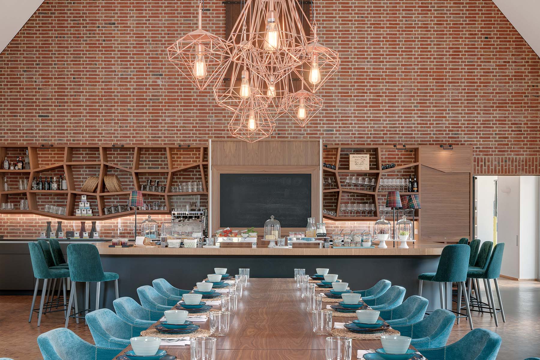 Hotelausstattung f&uuml;r Restaurant und Bar von Appia