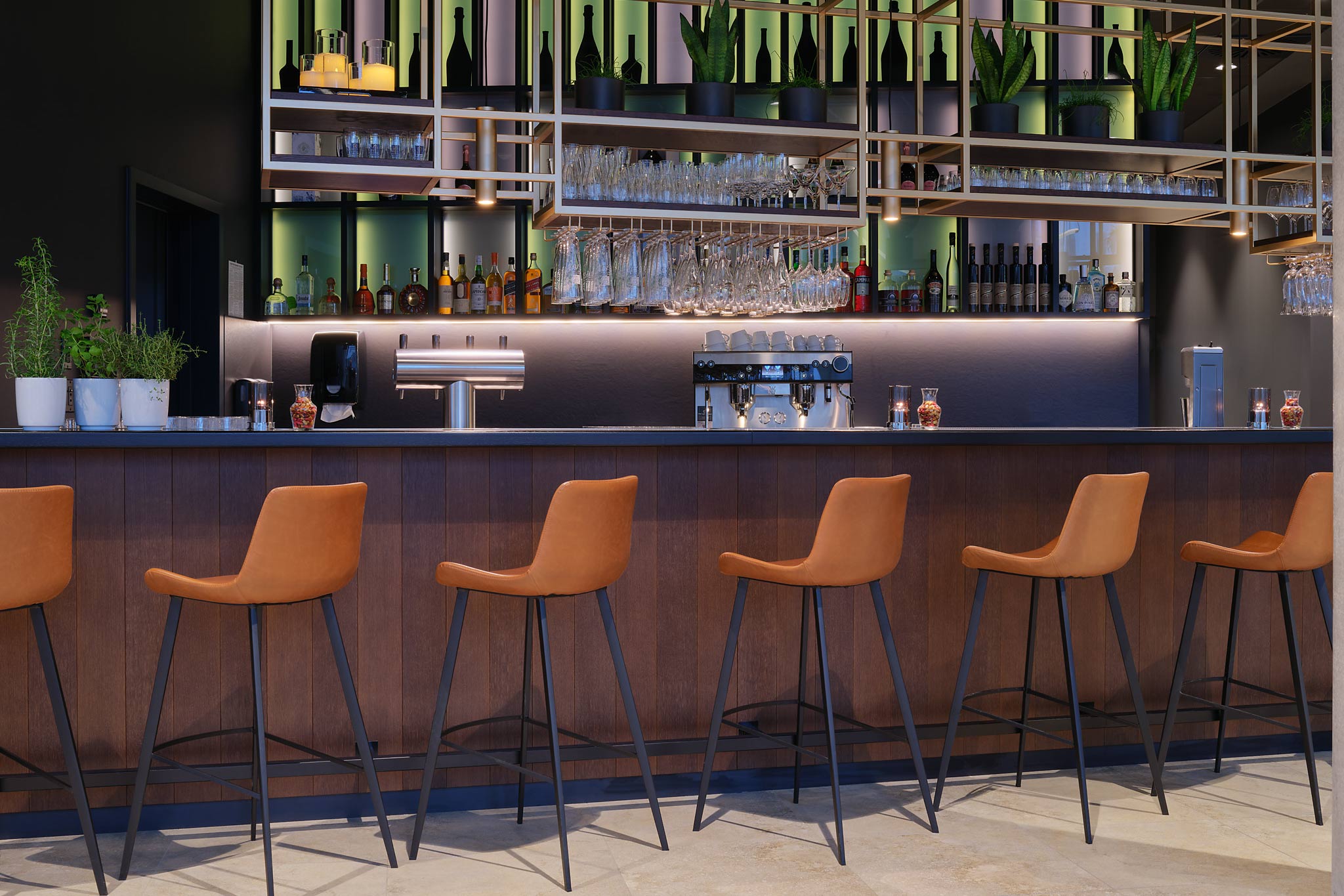 Hochsessel an Hotelbar in Garching