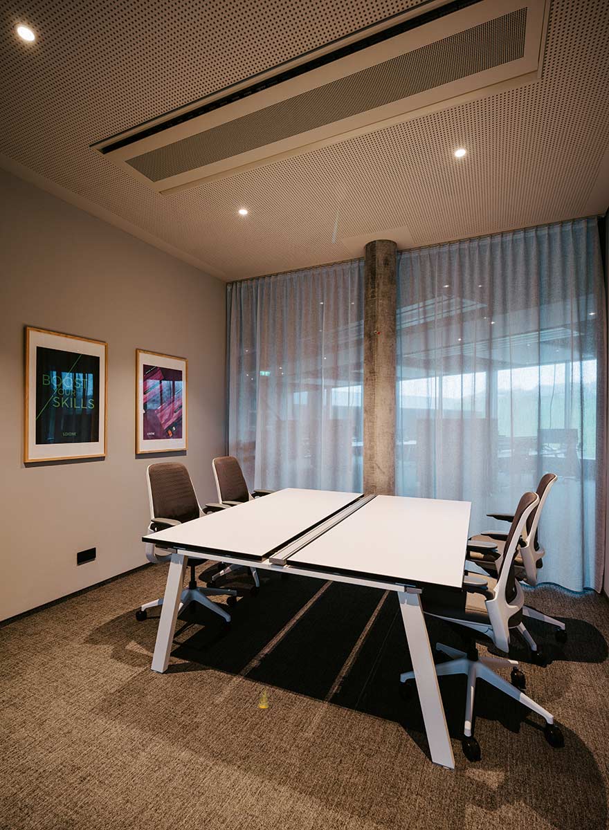 Konferenztisch mit Rollstühlen in Kollerschlag