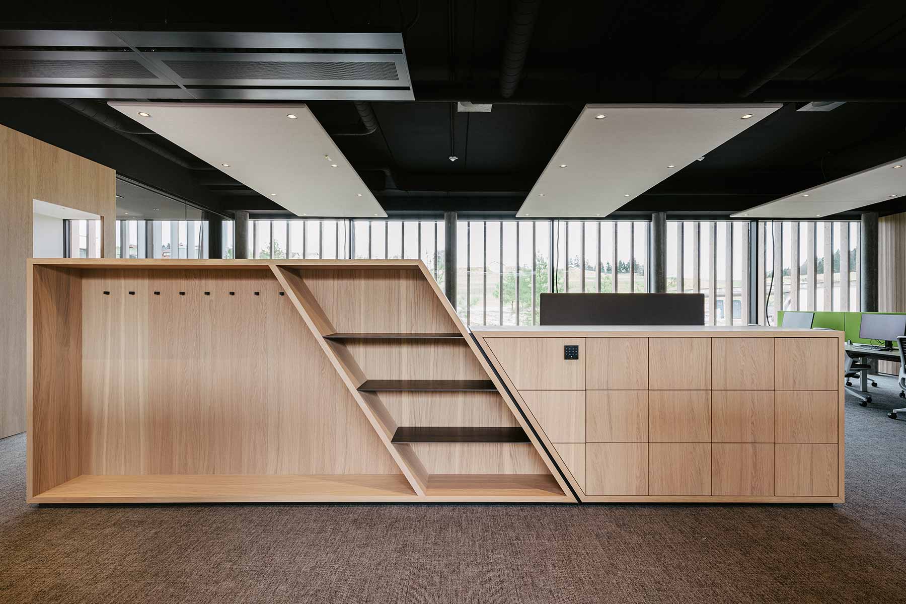 Büroregal im Office