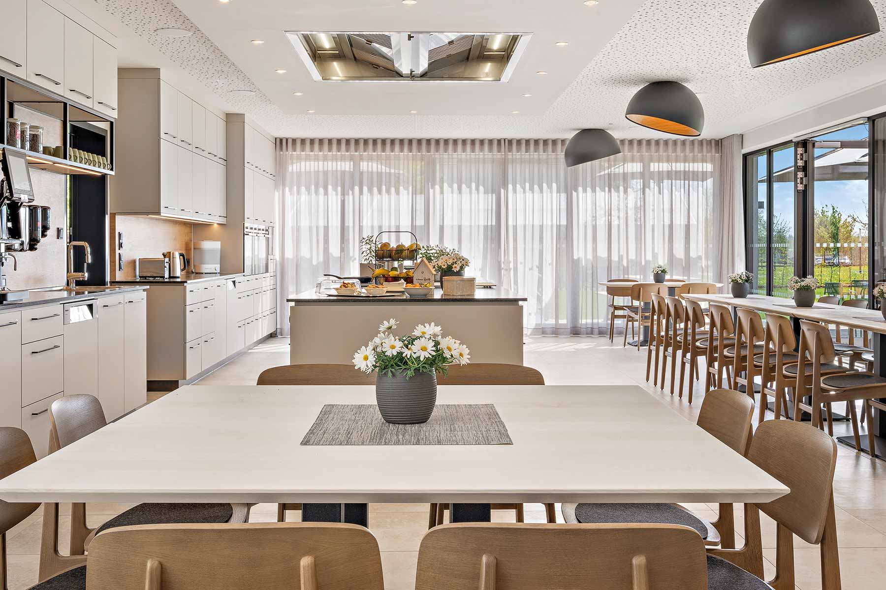 Gemeinschaftsbereich mit Küche im Ronald McDonald Haus in Vogtareuth