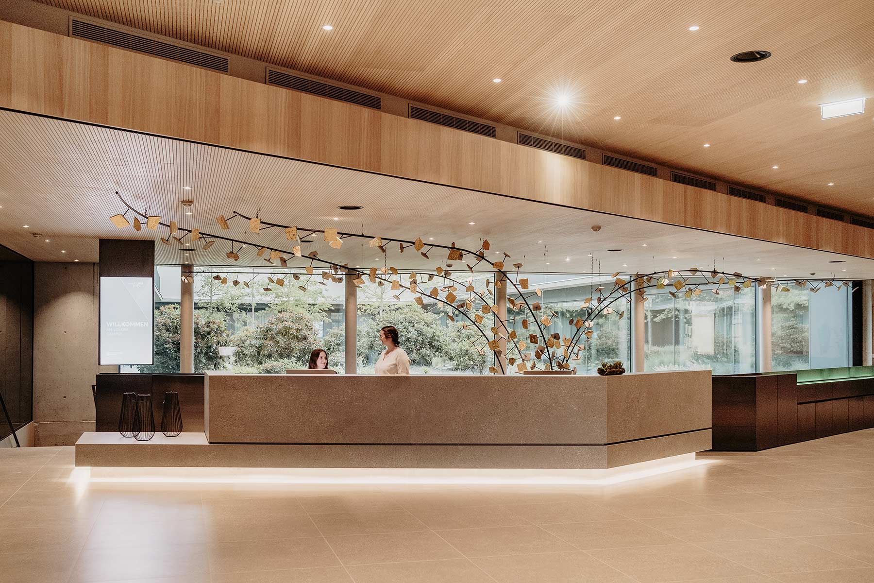 Empfangstheke im Loxone Campus Hotel