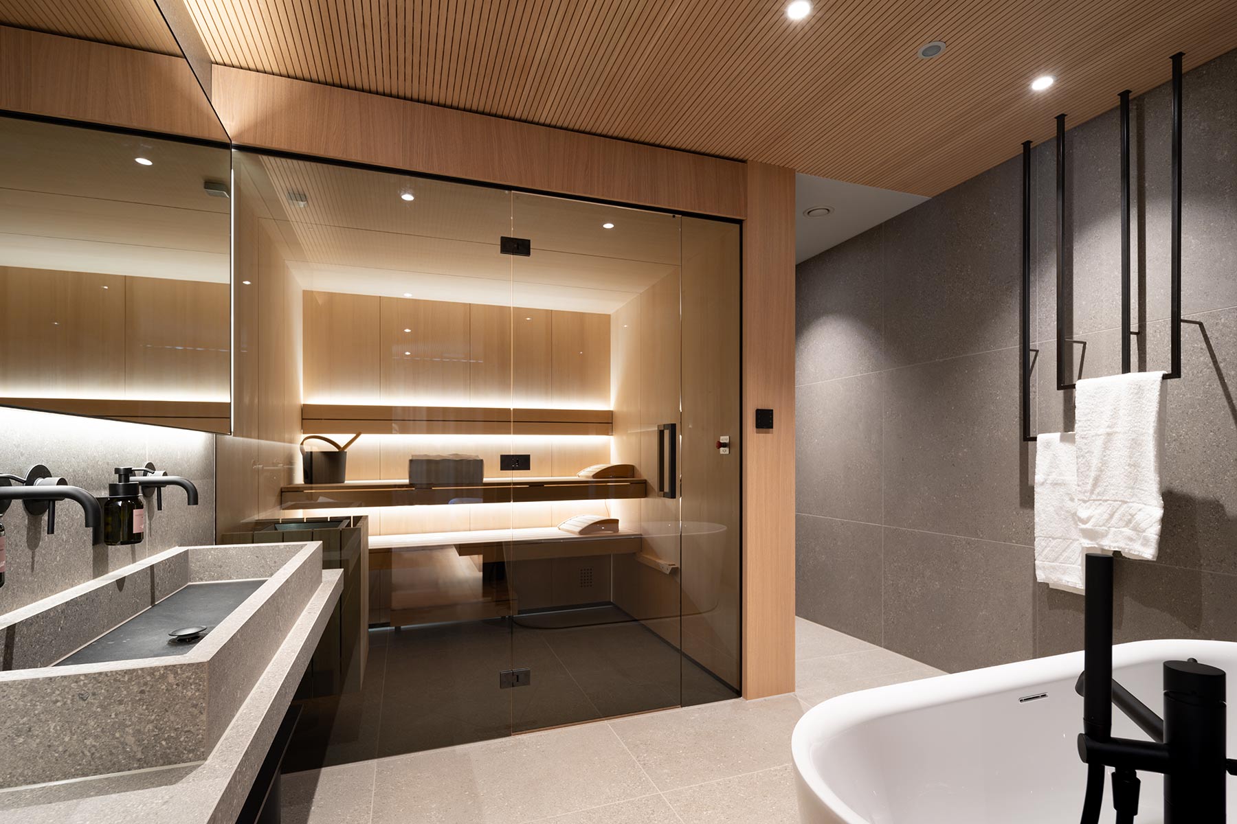 Suite im Loxone Hotel mit privatem Saunabereich 