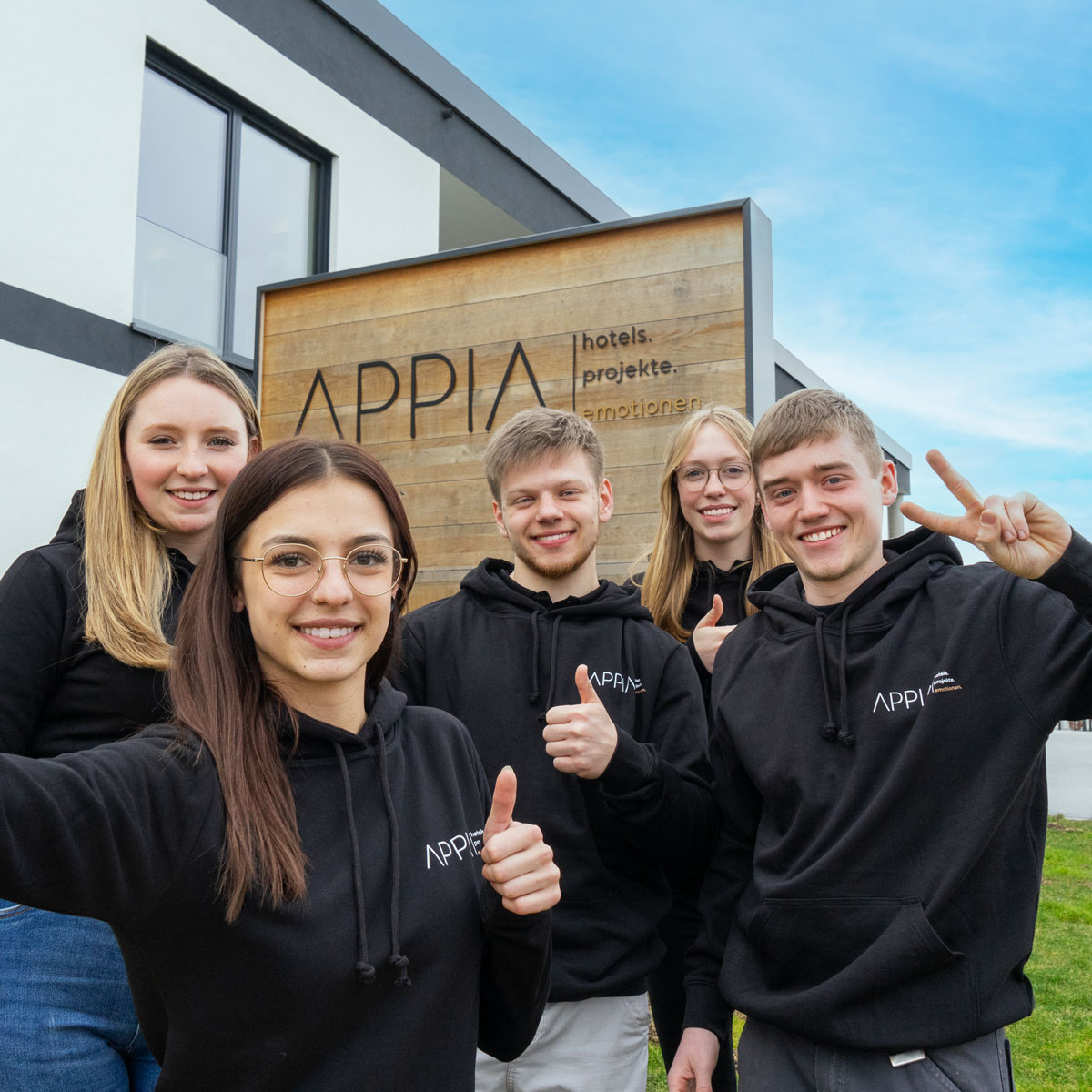 Gruppe von Azubis bei Appia Contract