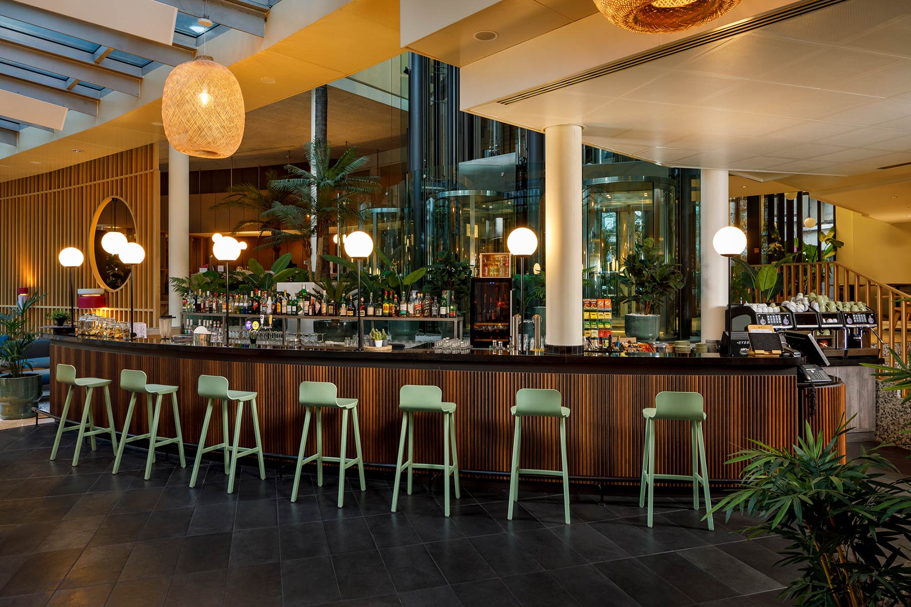 Hotelbar im Alpha Palmiers Lausanne