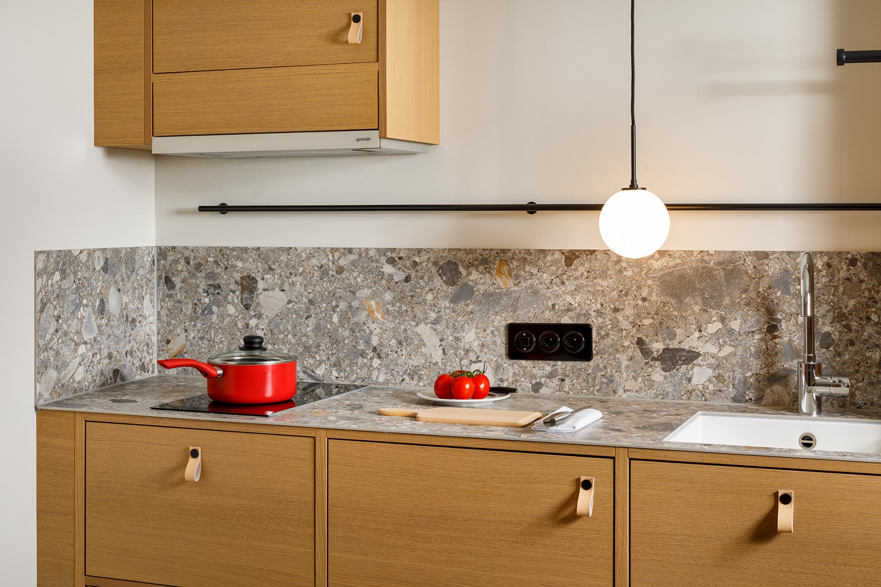 Hoteleinrichtung mit Kitchenette im Zimmer