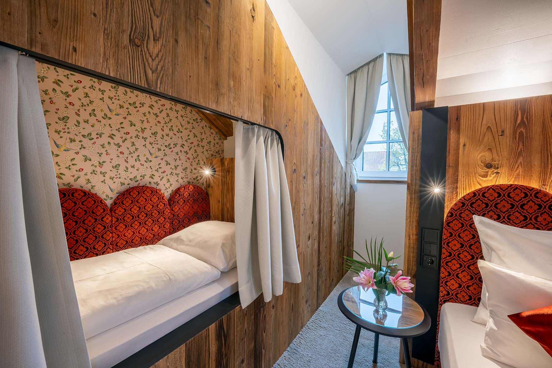 Schlafkoje mit Altholzverkleidung