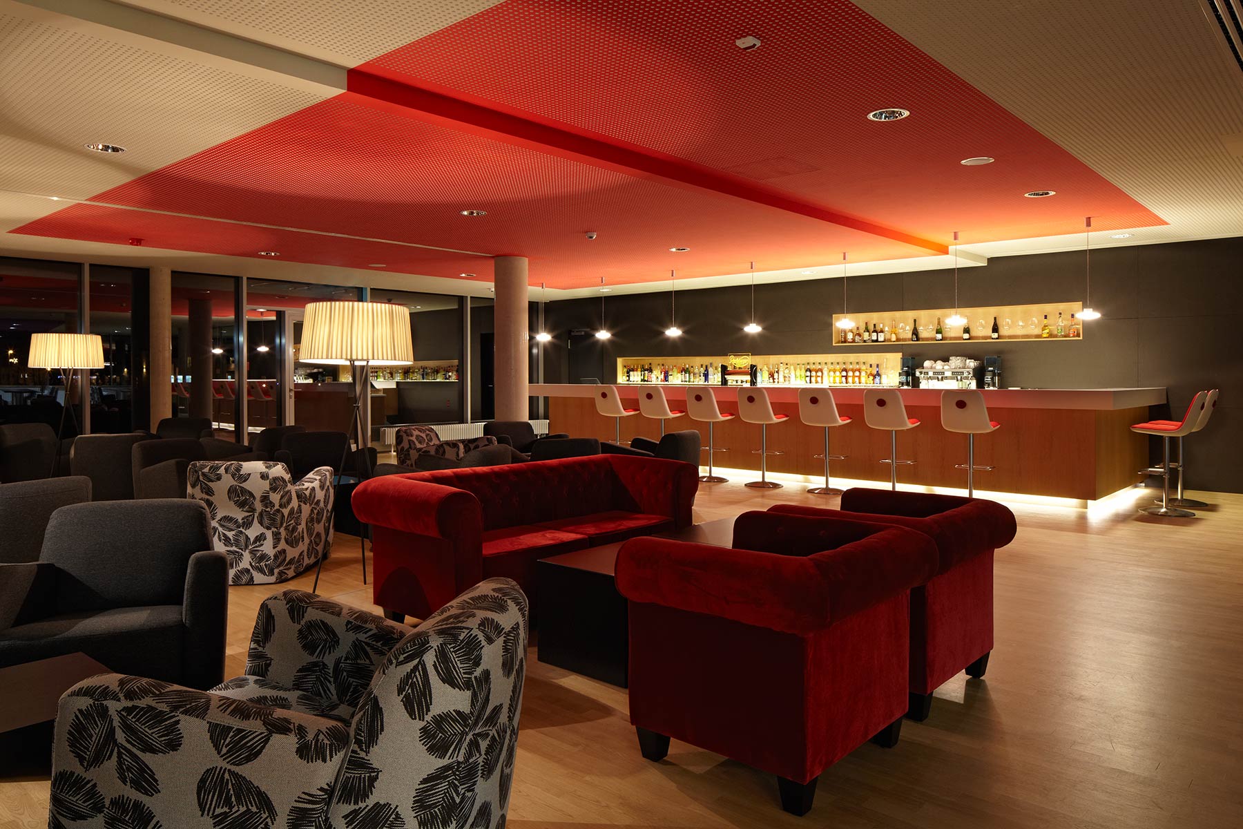 &Ouml;ffentlicher Bereich und Bar im Spreewald Thermenhotel