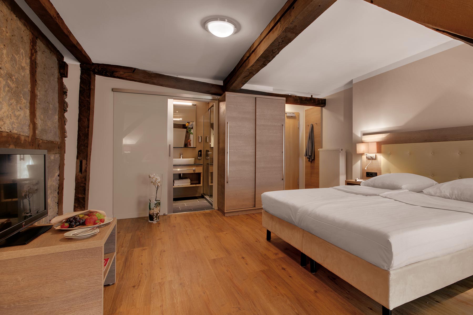 Innenausbau mit rustikalem Fachwerk