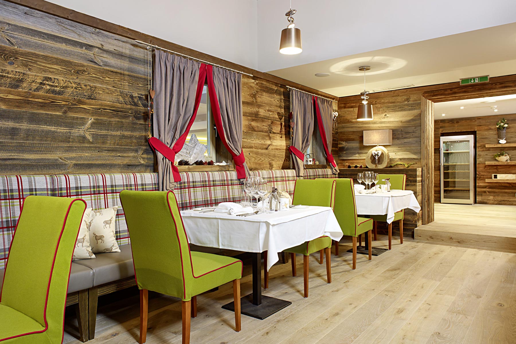 Restaurant im Hotel Ritzlerhof im rustikal-alpinen Stil