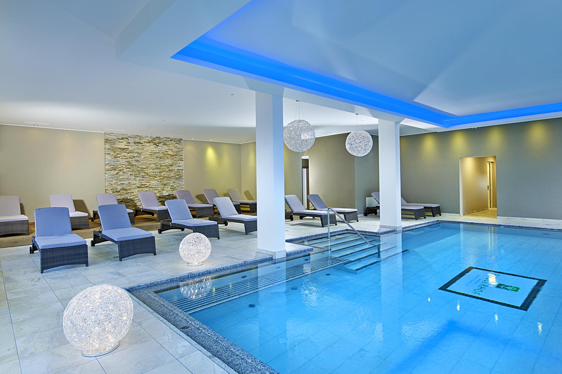 Wellnessbereich mit Pool