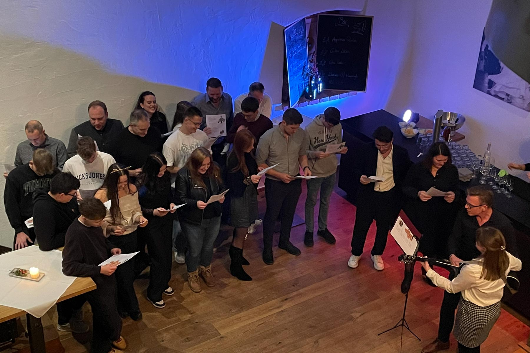 Neue Appia-Mitarbeiter singen