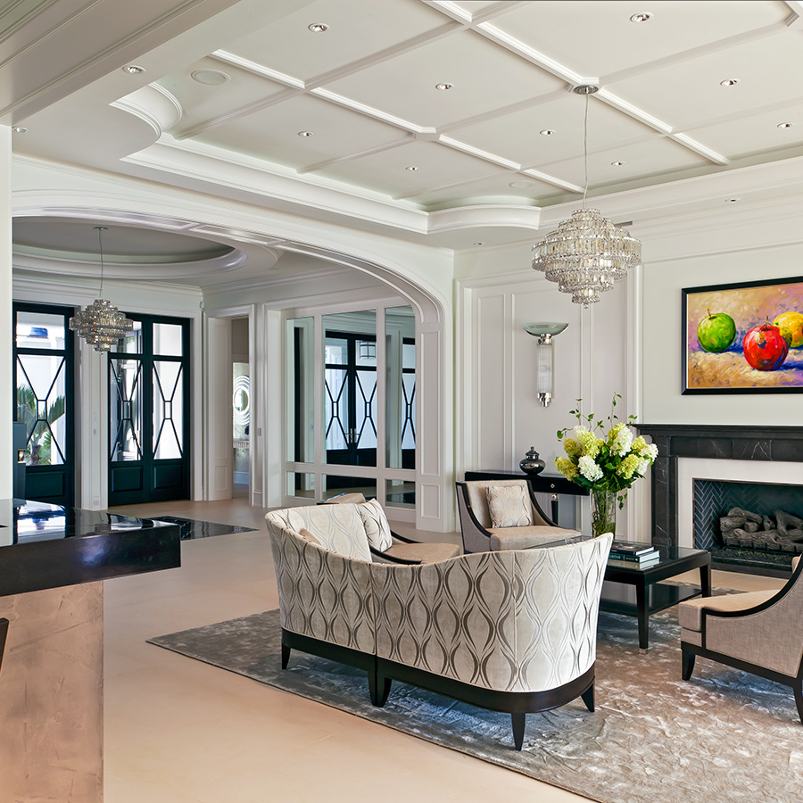 offenes Regal im Besprechungszimmer