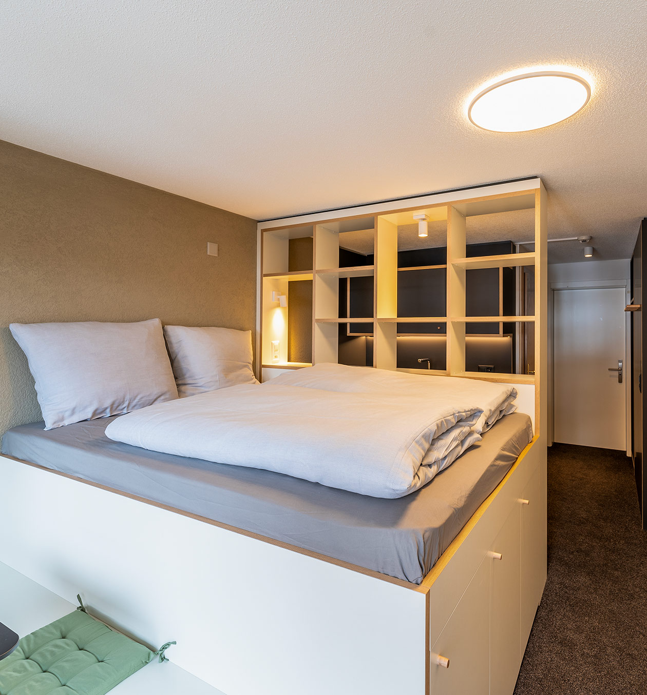 Mitarbeiterhaus 2-Zimmer-Wohnung Bett