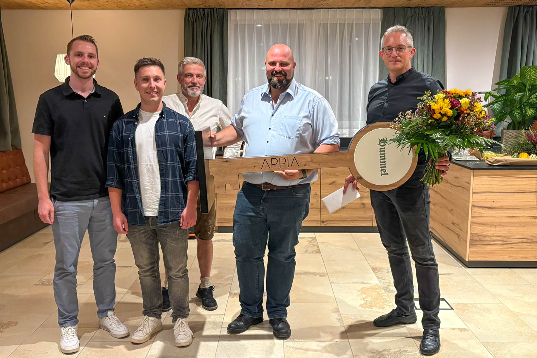 Symbolische Schlüsselübergabe zur Eröffnungsfeier Gasthof Hummel Marktl