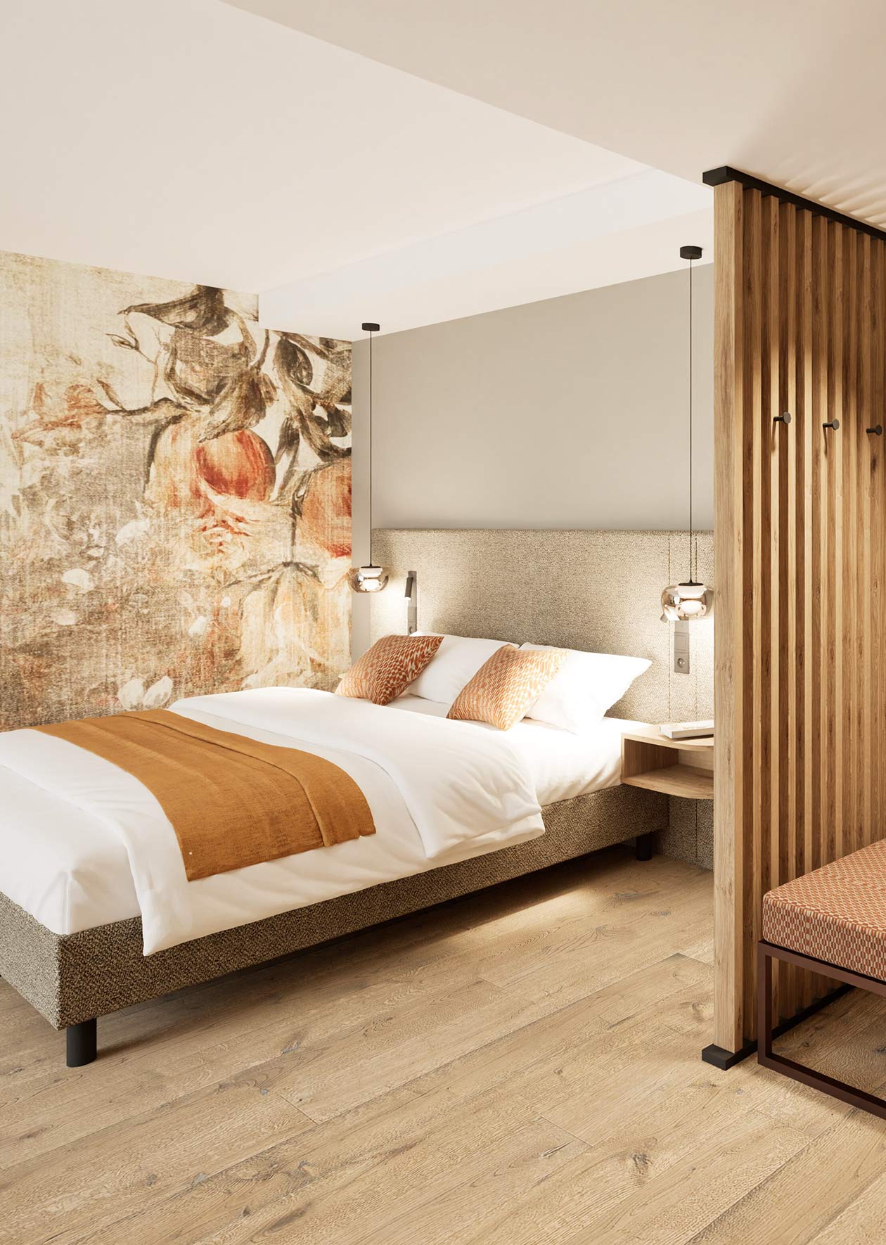 Gesamtansicht Prinzess-Zimmer Churf&uuml;rstenhof Bad Birnbach zeigt gro&szlig;es Doppelbett dekorative florale Wandtapete und bequemen Sessel