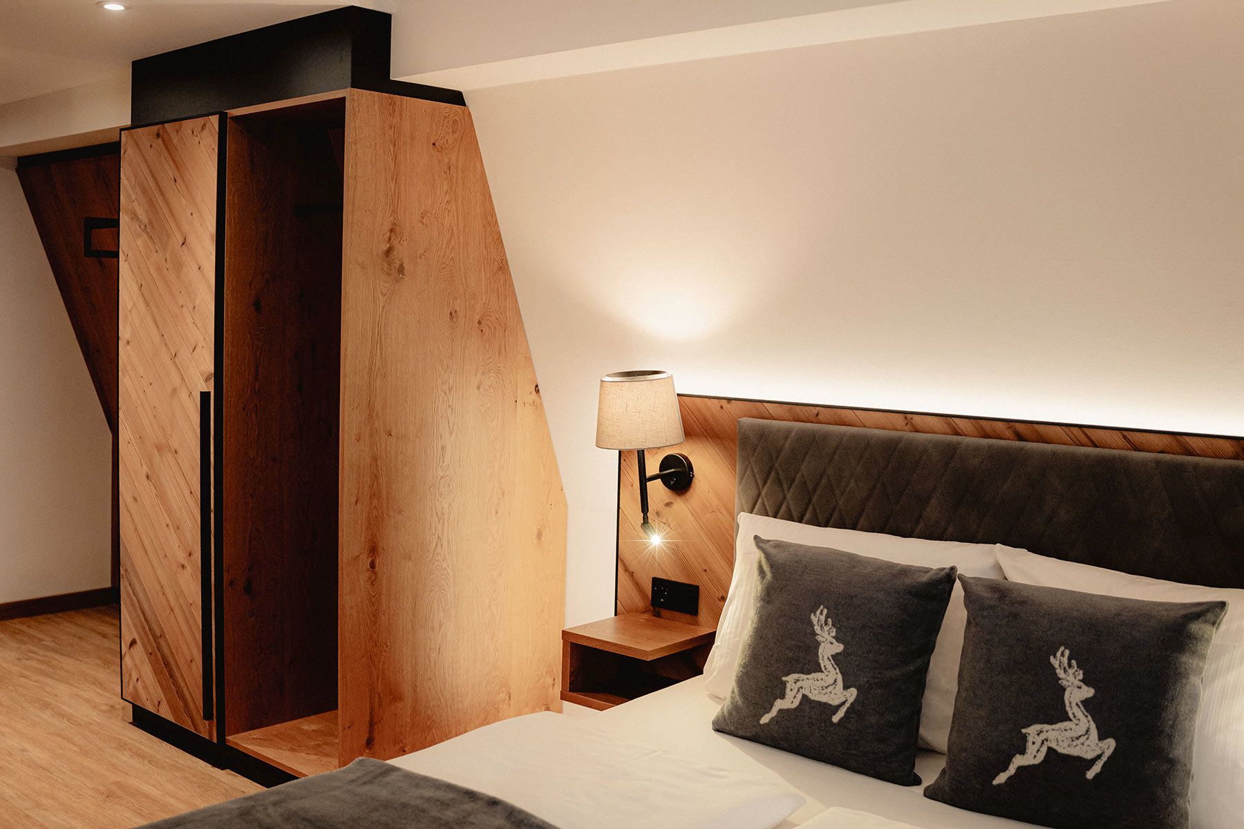 Gemütliches Einzelzimmer im rustikalen Stil mit Holz von Appia