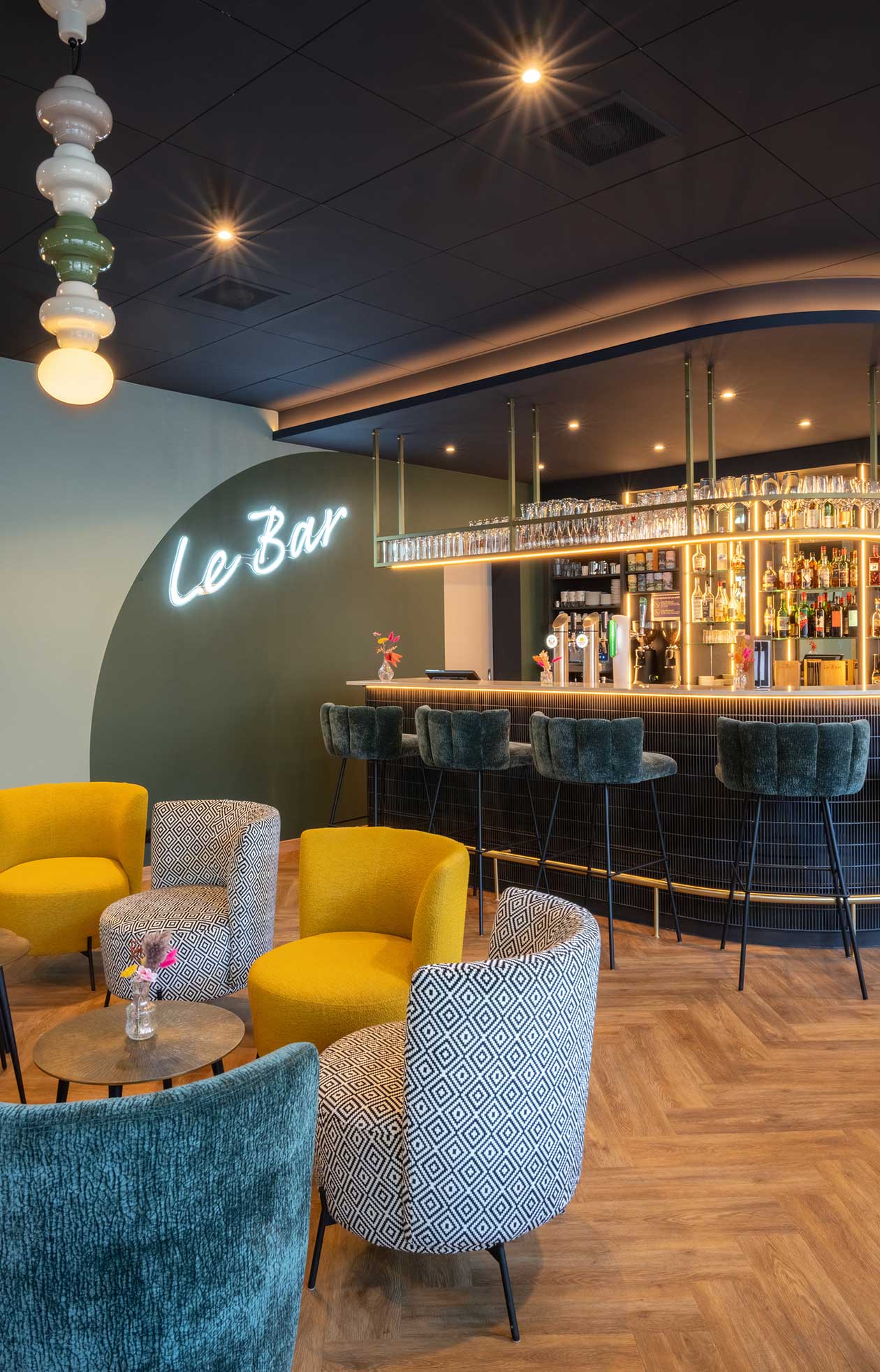 Innenarchitektur Renovierung der Bar im Essential by Dorint