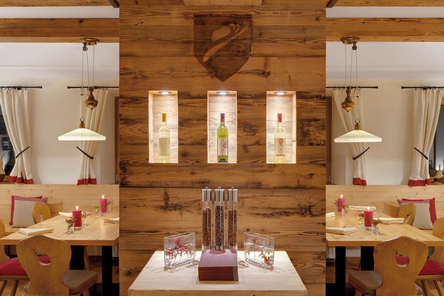 Gaststube in rustikaler Holzoptik Kothmuehle