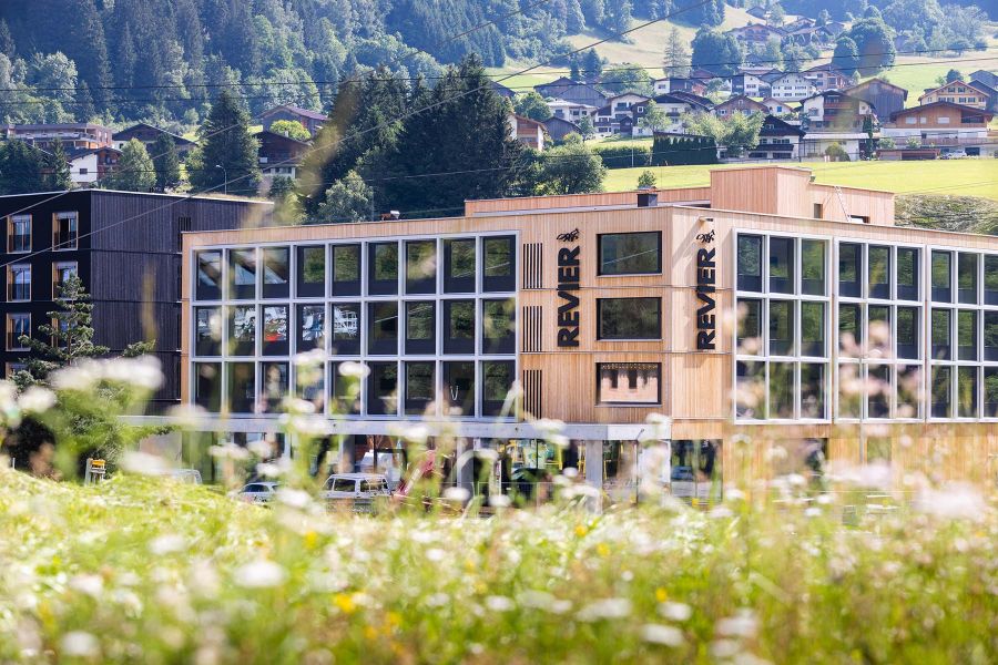 Fassade des Revier Hotel Montafon in &Ouml;sterreich