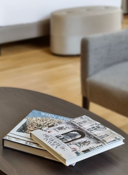 Coffee Table Books im Hotel Rathauspark in Wien mit der Hofburg