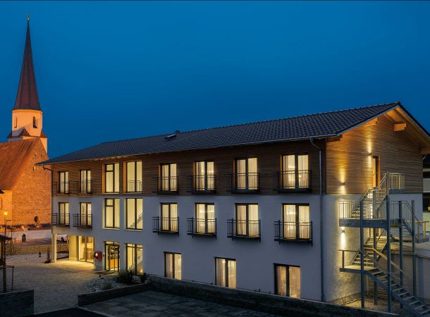 Außenansicht des Hotel Raspl in Unterneukirchen