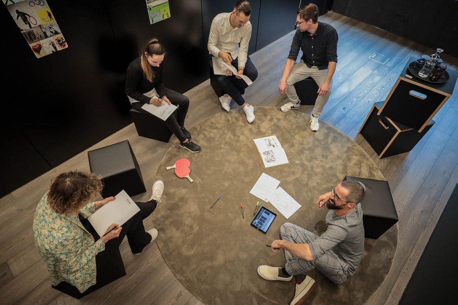 Meeting Space mit Sitzwürfeln im Revier Hotel Montafon