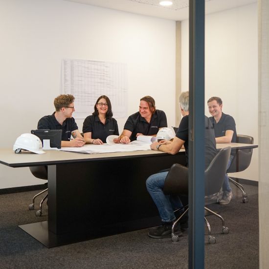 Projektmanager im Meeting