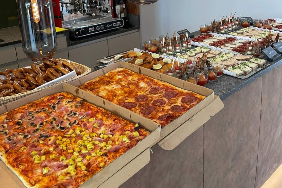 Mittagessen vom Kulturwirt angerichtet in Showküche