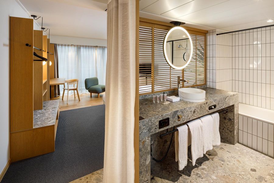 Doppelzimmer mit Hoteleinrichtung von Appia