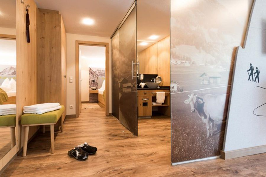 Hoteleinrichtung im alpinen Stil