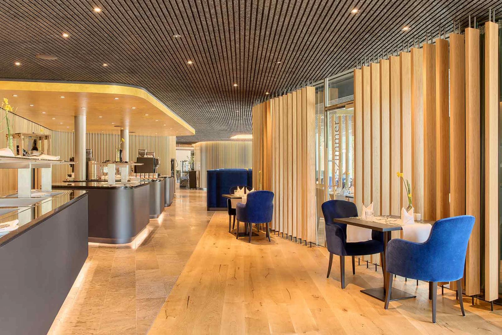 Restaurantbereich mit Theke in Bad Ems