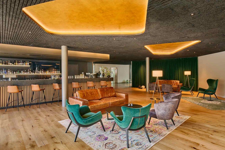 Hotellobby mit Sitzgruppe im Thermenhotel