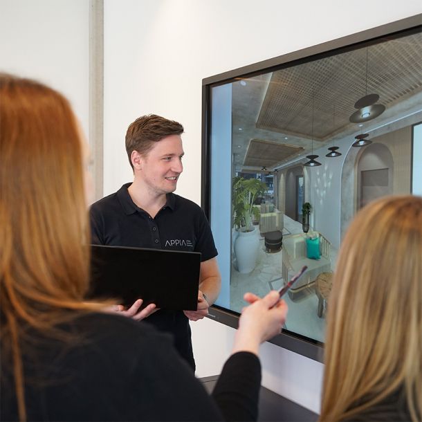 Besprechen eines Hotelzimmer-Entwurfs